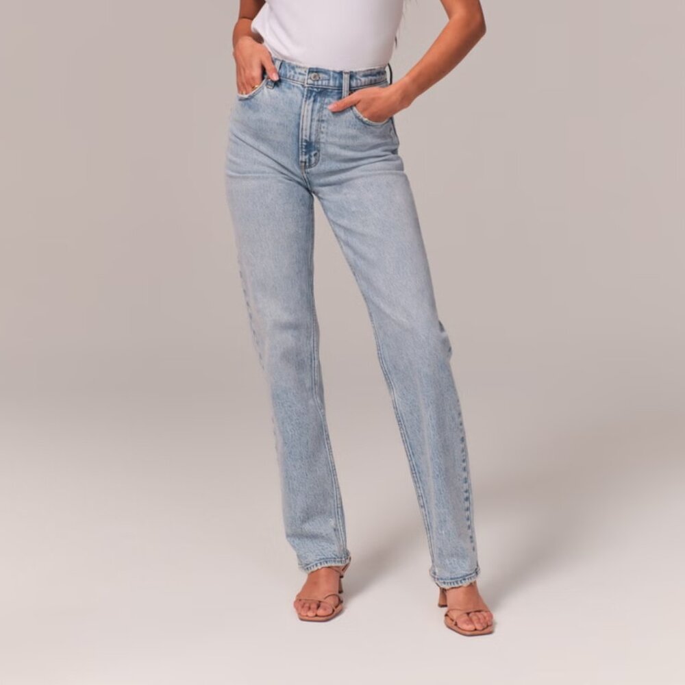 Abercrombie - Women's Ultra High Rise 90s Straight Jean - Light Wash - 2…